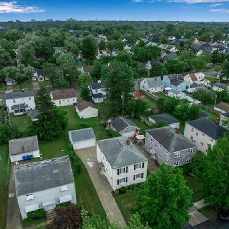 Gorgeous 2 Queen Bedroom Lower Apartment In North Buffalo With Free Driveway Parking Bagian luar foto
