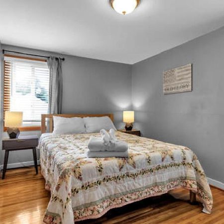 Gorgeous 2 Queen Bedroom Lower Apartment In North Buffalo With Free Driveway Parking Bagian luar foto