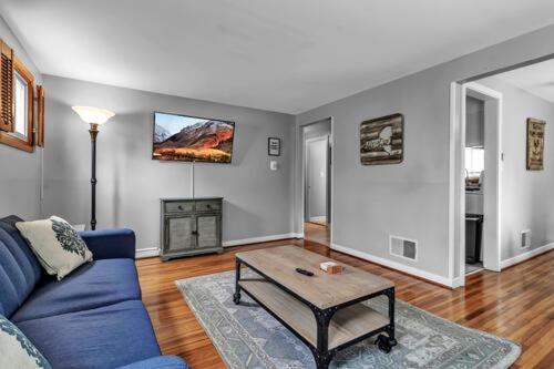 Gorgeous 2 Queen Bedroom Lower Apartment In North Buffalo With Free Driveway Parking Bagian luar foto