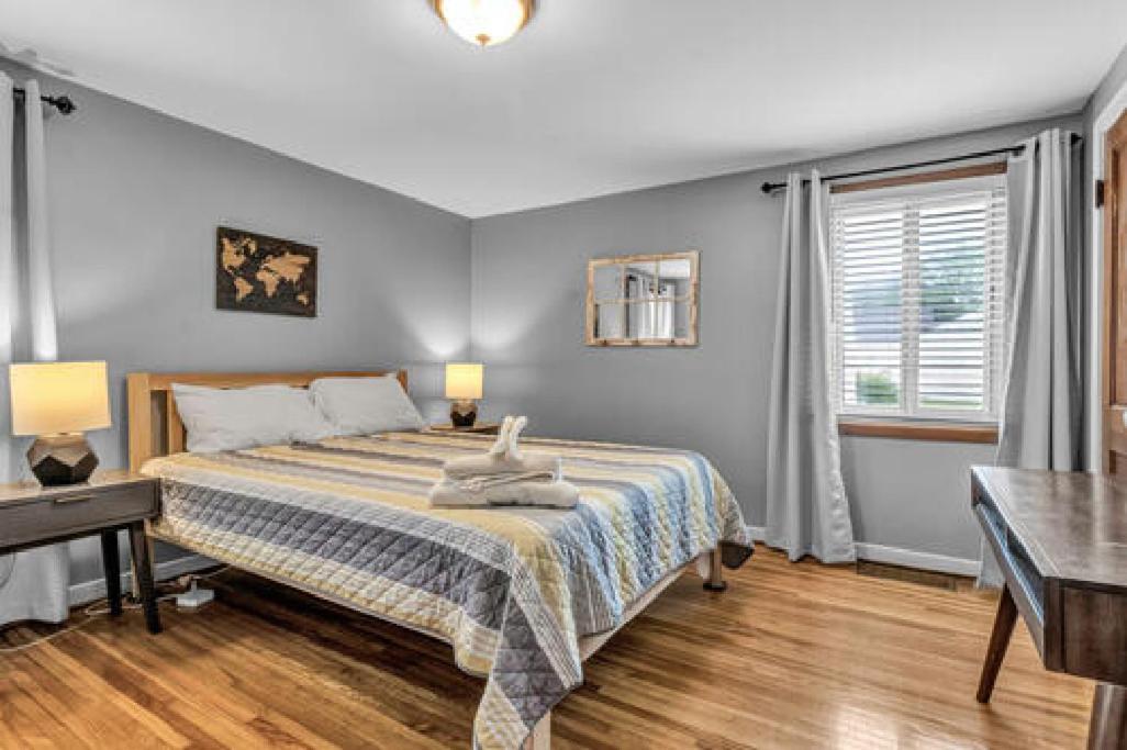 Gorgeous 2 Queen Bedroom Lower Apartment In North Buffalo With Free Driveway Parking Bagian luar foto
